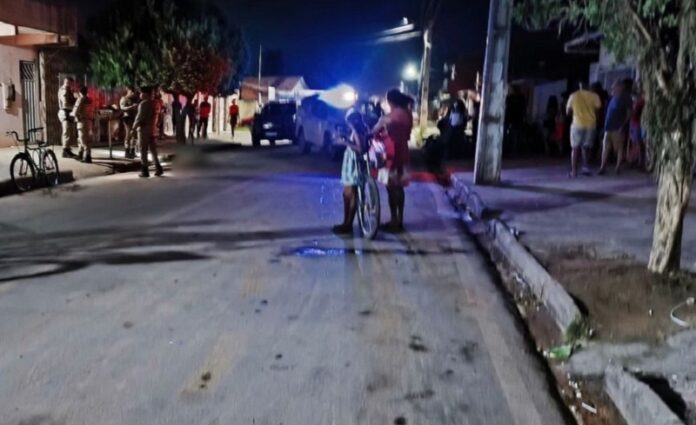 homem-de-26-anos-e-assassinado-apos-perseguicao-de-moto-no-juca-rosa,-em-eunapolis