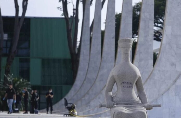 stf-marca-julgamento-de-pichadora-da-estatua-da-justica-no-8/1