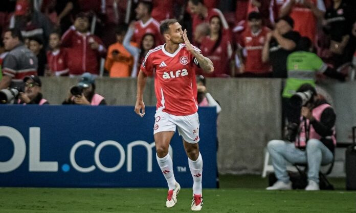com-tres-gols-de-alan-patrick,-inter-vence-atletico-nacional-e-assume-lideranca-do-grupo-f
