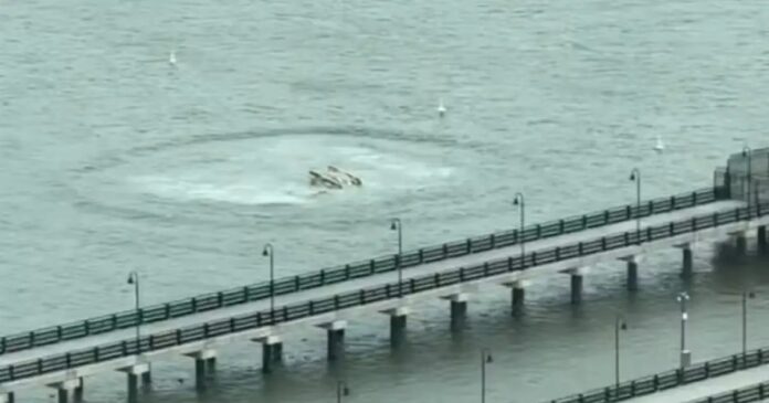 video:-acidente-envolvendo-helicoptero-deixa-ao-menos-uma-pessoa-morta-em-nova-york