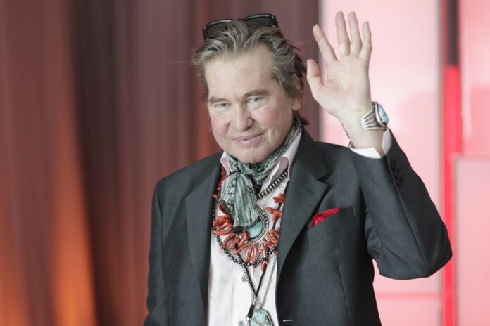 val-kilmer:-saiba-a-causa-da-morte-do-ator-de-batman-e-top-gun
