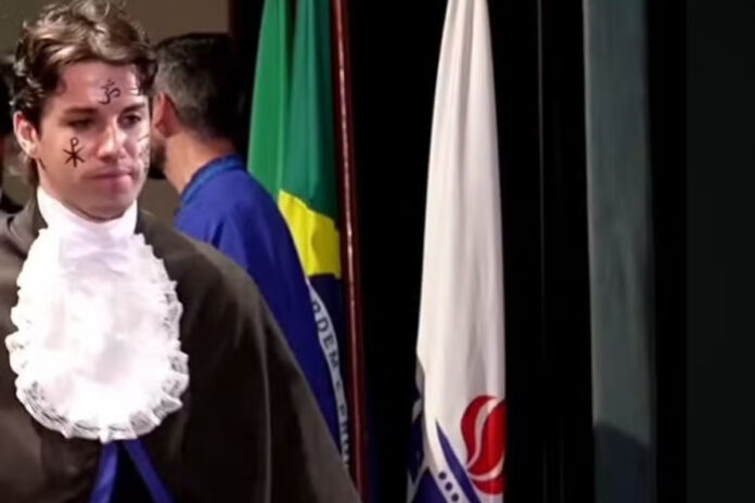 aluno-que-pintou-suastica-no-rosto-e-indiciado-por-apologia-ao-nazismo