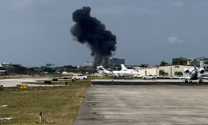 aviao-de-pequeno-porte-cai-em-movimentada-avenida-na-florida-e-deixa-3-mortos