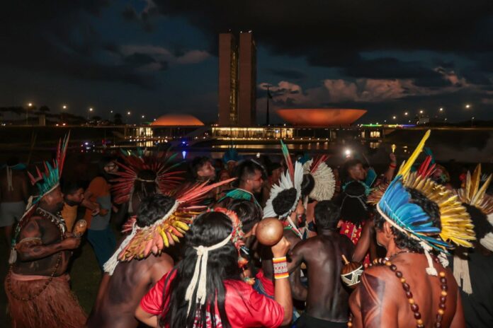 itamaraty-tira-de-funcao-servidor-que-defendeu-“cacete”-para-indigenas