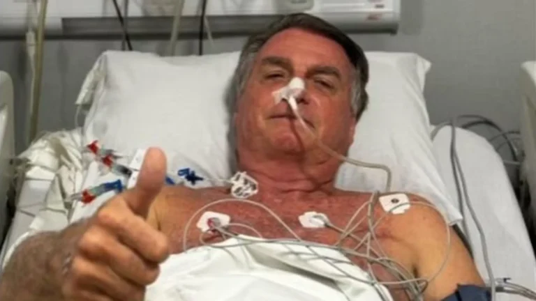 bolsonaro-posta-foto-e-cita-complicacoes-no-intestino;-entenda-o-quadro