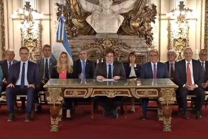 milei-comemora-acordo-com-fmi-e-promete:-“a-inflacao-vai-desaparecer”