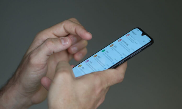 governo-trump-isenta-smartphones-e-computadores-de-tarifas-reciprocas
