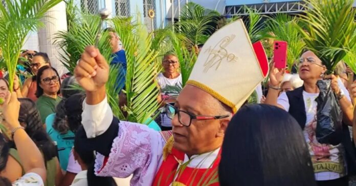 fieis-celebram-domingo-de-ramos-em-feira-de-santana;-data-marca-inicio-da-semana-santa