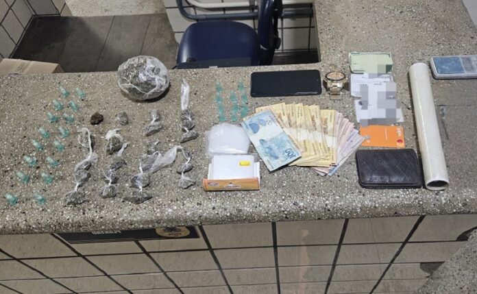 pm-prende-jovem-suspeito-por-trafico-de-drogas-em-itamaraju