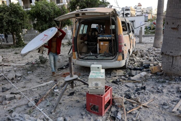 bombardeio-israelense-paralisa-um-dos-poucos-hospitais-de-gaza