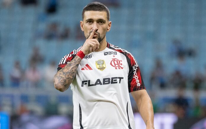 flamengo-vence-o-gremio-com-2-gols-de-arrascaeta-e-se-reabilita-de-derrota-na-libertadores