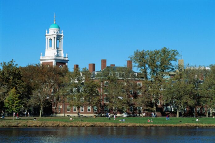 governo-trump-congela-us$-2,2-bilhoes-da-universidade-de-harvard