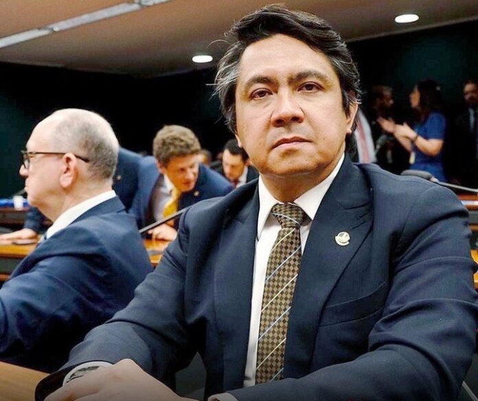 giordano-gastou-r$-212-mil-da-cota-do-senado-em-posto-perto-de-hotel