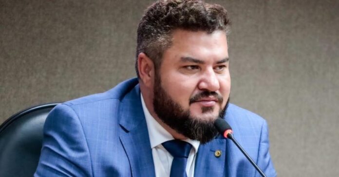 as-vesperas-de-eleicao-da-al-ba,-junior-muniz-pede-licenca-para-viajar-a-china