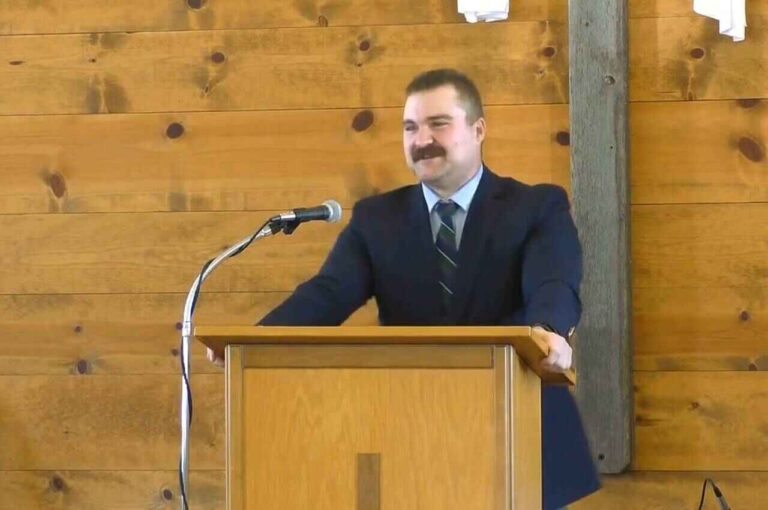 direita-radical:-pastor-afirma-que-scanners-de-aeroportos-tornam-as-pessoas-gays