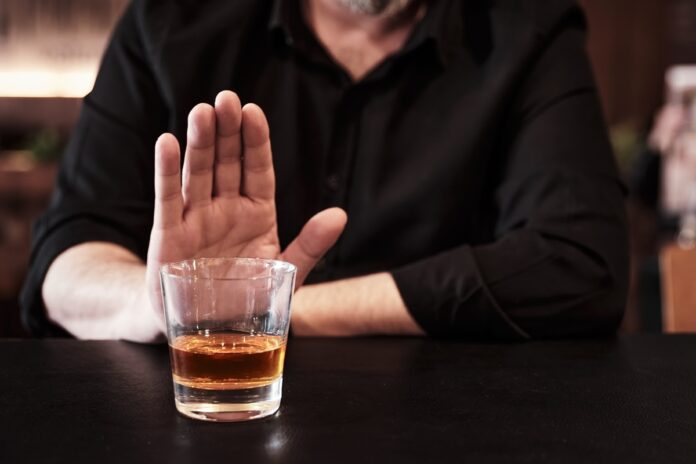 especialista-explica-como-o-alcool-atua-no-corpo-para-causar-cancer