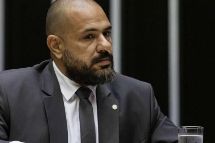 carro-de-deputado-federal-e-alvo-de-tiros-em-favela-no-rio-de-janeiro
