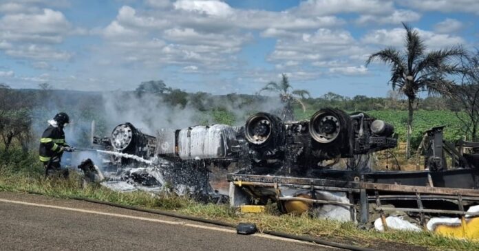 motorista-de-carreta-morre-em-acidente-entre-maracas-e-planaltino