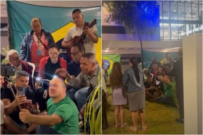 video:-michelle-bolsonaro-canta-louvor-com-apoiadores-no-hospital