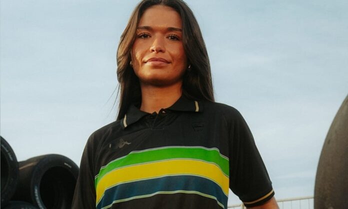 estoril-praia-homenageia-ayrton-senna-com-camisa-especial-em-jogo-do-campeonato-portugues