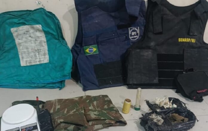 rondesp/extremo-sul-apreende-drogas-e-material-belico-em-area-de-mata-em-eunapolis