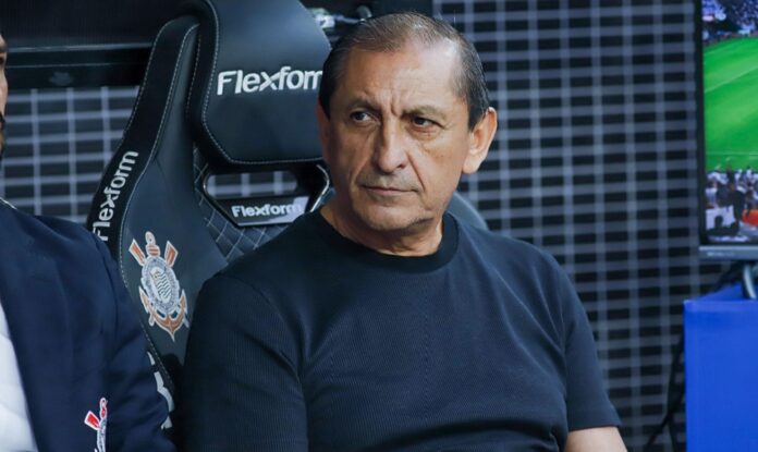 ramon-diaz-se-despede-do-corinthians-e-diz-ter-deixado-coracao-no-clube