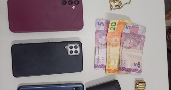 dupla-e-presa-no-sudoeste-baiano-com-drogas-e-celulares