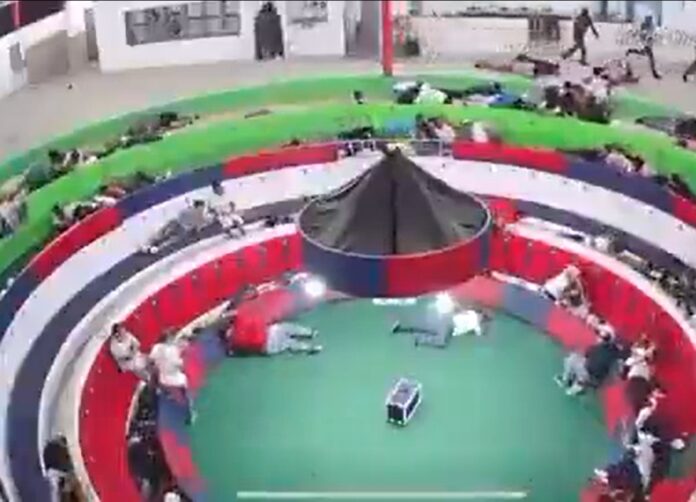 homens-com-roupas-militares-matam-12-pessoas-no-equador.-video