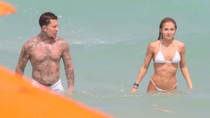 mc-daniel-e-jade-picon-se-encontram-em-praia-do-rio;-fotos