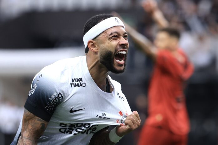 memphis-depay-faz-2-golacos-e-conduz-o-corinthians-a-virada-sobre-o-sport-no-brasileirao