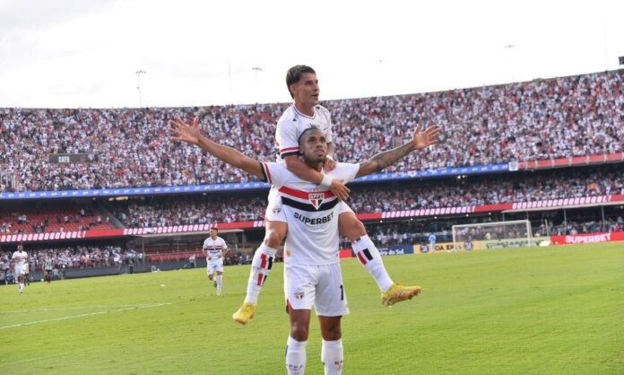 sao-paulo-bate-santos-no-morumbis-e-conquista-primeira-vitoria-no-brasileirao