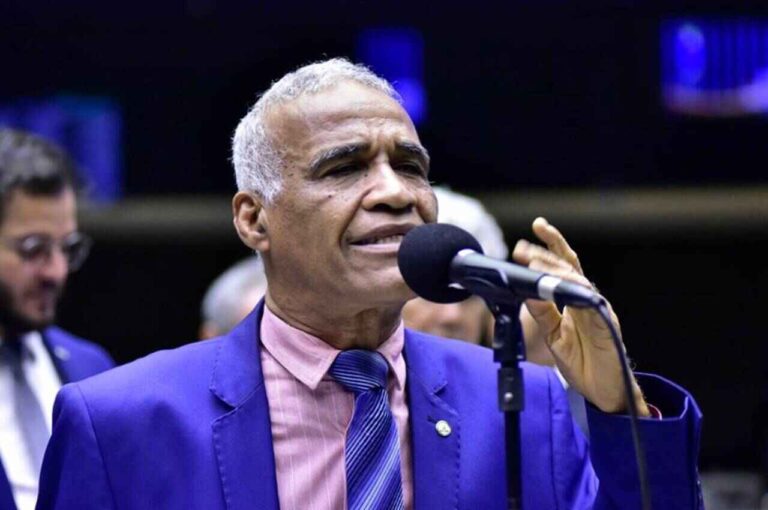 deputado-evangelico-reclama-e-diz-que-esta-sem-relacoes-com-a-esposa-ha-meses