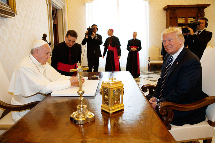 donald-trump-presta-homenagem-ao-papa-francisco:-“descanse-em-paz”