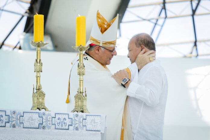 ibaneis-participa-de-missa-dos-65-anos-de-brasilia-dedicada-ao-papa