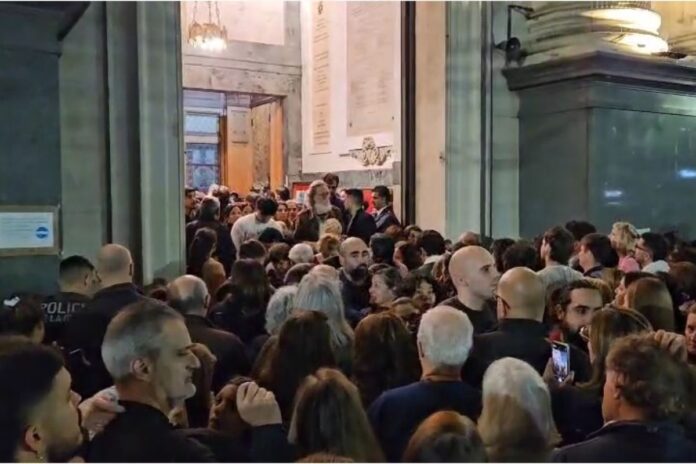 morte-de-papa-francisco-causa-comocao-na-argentina.-video