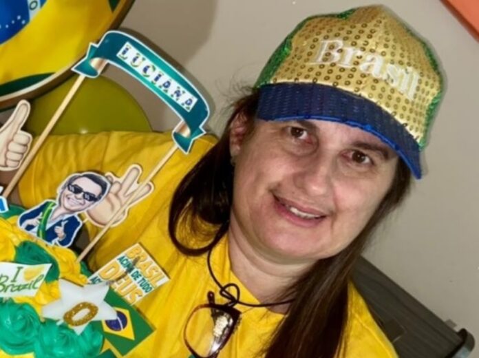 professora-teme-prisao-apos-tornozeleira-descarregar-em-sala-de-aula