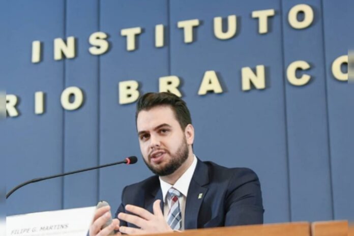 ex-assessor-de-bolsonaro,-filipe-martins-e-autorizado-a-ir-ao-stf