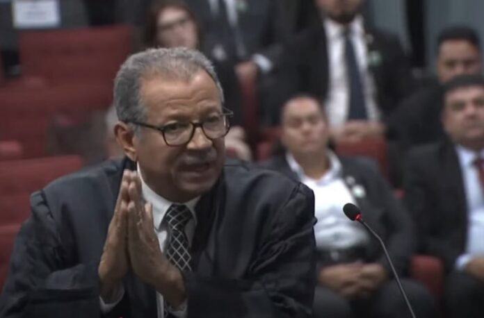 advogado-compara-filipe-martins-a-jesus:-“processo-de-crucificacao”