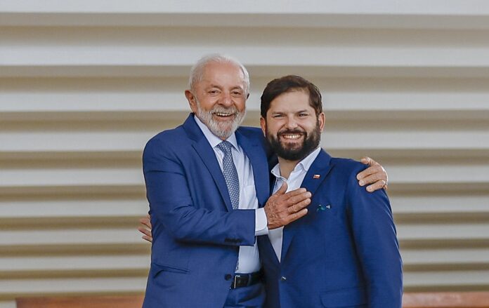 lula-e-boric-criticam-politicas-comerciais-de-trump-durante-encontro-em-brasilia