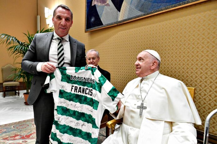 torcedores-de-time-escoces-ironizam-morte-de-papa-francisco.-entenda