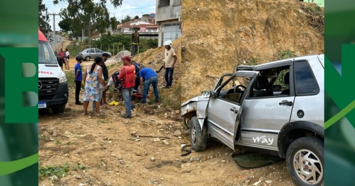 jovem-sai-da-br-420,-perde-controle-e-capota-carro-no-vale-do-jiquirica