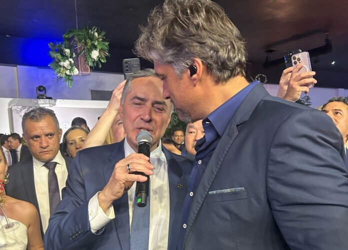 video:-presidente-do-stf-faz-“dupla”-com-cantor-sertanejo-em-festa