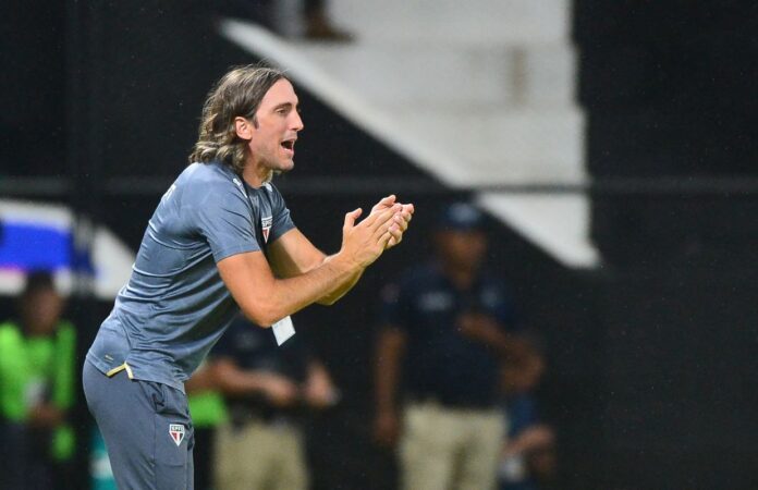 zubeldia-e-elogiado-apos-vitoria-e-nega-pressao-no-sao-paulo