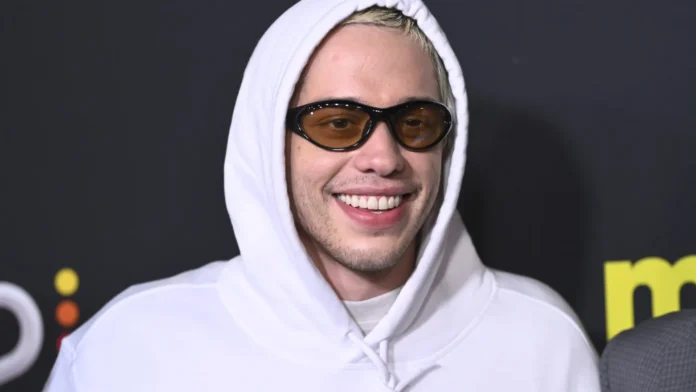 pete-davidson-sobre-remover-tatuagens:-“vai-demorar-dez-anos”