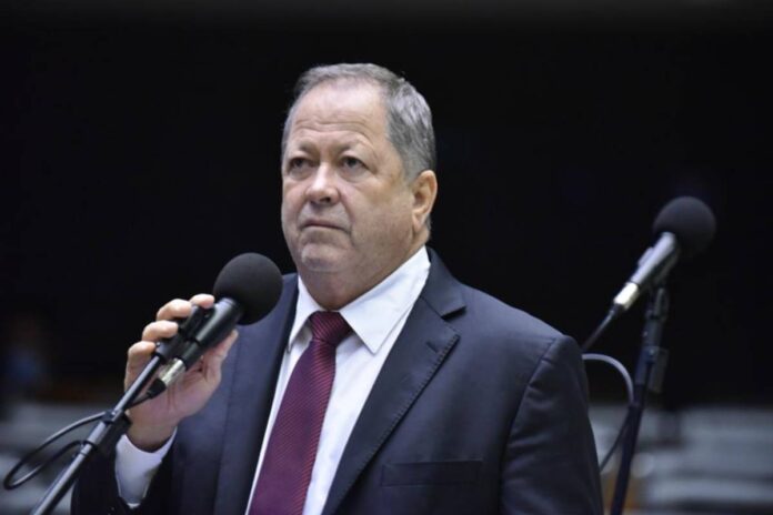 caso-marielle:-hugo-motta-assina-perda-do-mandato-de-chiquinho-brazao