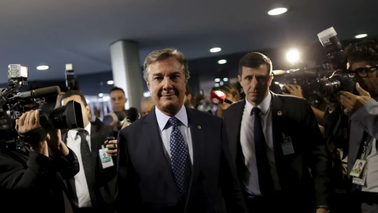 ex-presidente-fernando-collor-e-preso-em-alagoas