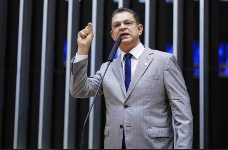 sostenes-chama-adiamento-da-anistia-de-“pena-de-morte-por-omissao”