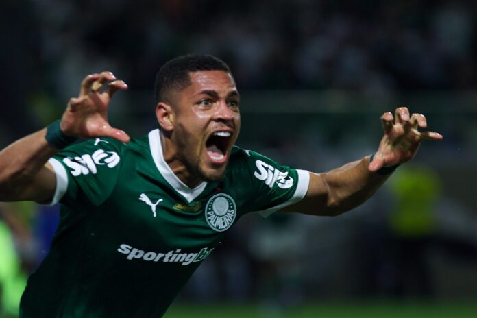 jornal-espanhol-aponta-‘momento-critico’-de-vitor-roque-no-palmeiras:-‘flaco-lopez-deu-um-recital’