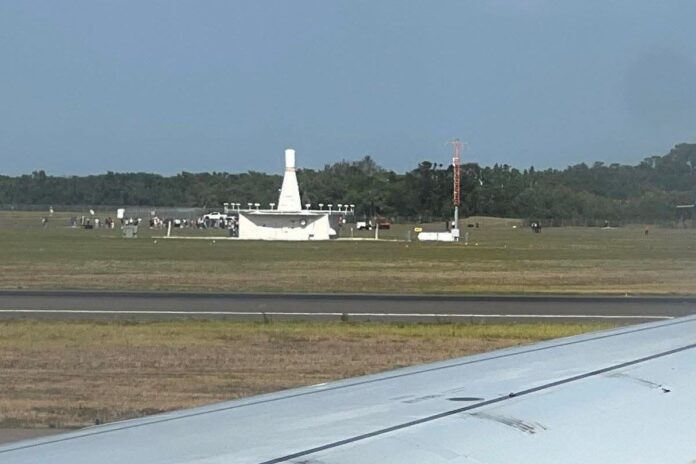 aeroporto-na-florida-(eua)-e-fechado-apos-ameaca-de-bomba-em-voo