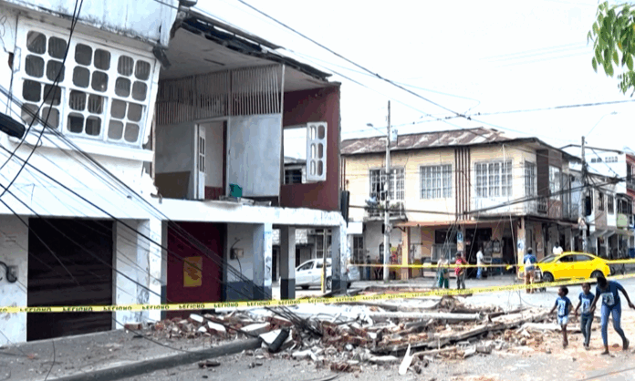 terremoto-deixa-20-feridos-e-edificios-destruidos-no-equador